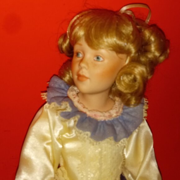 DANBURY MINT PORCELAIN MOTHER & DAUGHTER DOLLS CALLED " A MOTHER' LOVING TOUCH" - Picture 16 of 16